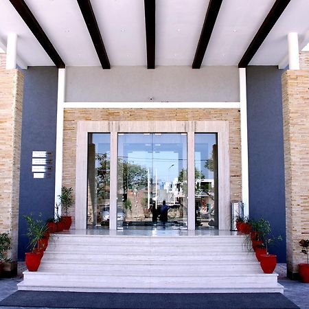 Continent Hotel Nawanshahr Nawashahr Экстерьер фото